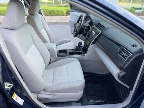 2017 Toyota Camry LE