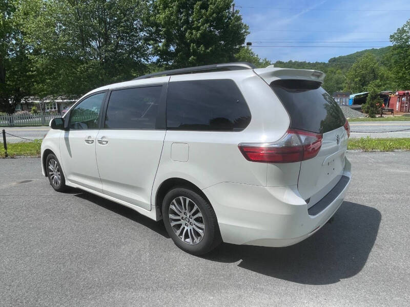 2020 Toyota Sienna XLE 8-Passenger