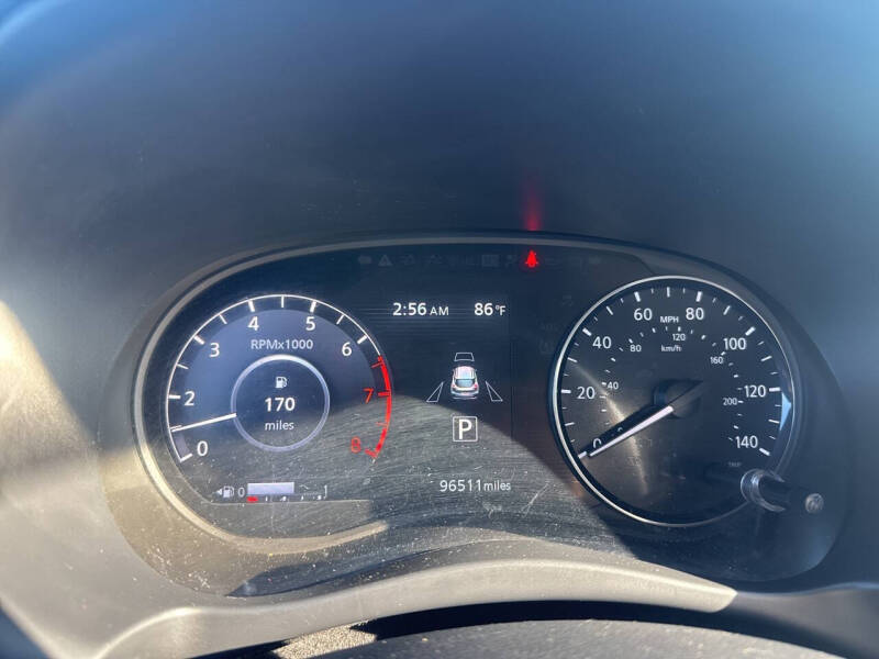 2023 Nissan Kicks SR