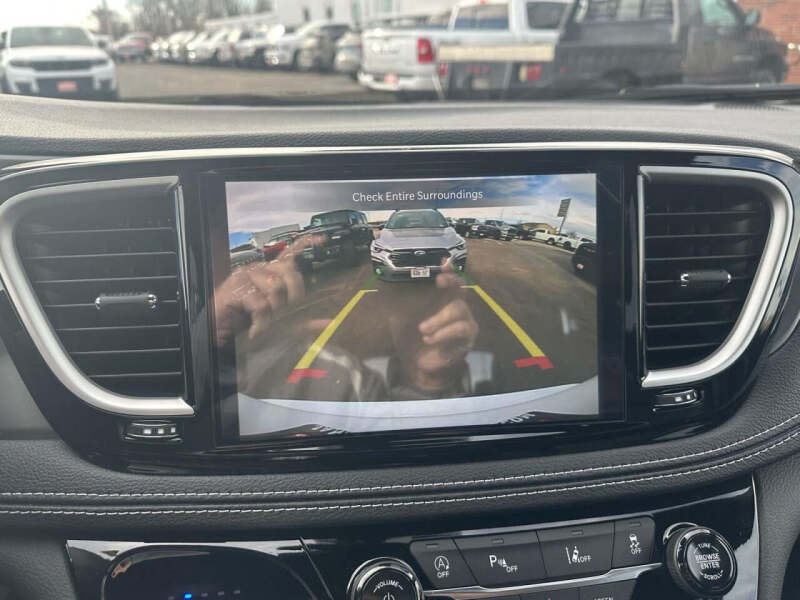 2026 Chrysler Pacifica Select