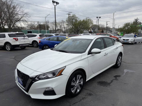 2022 Nissan Altima for sale at Aurora Auto Center Inc in Aurora IL