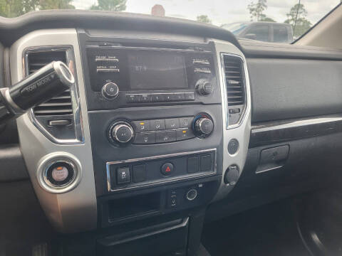 2017 Nissan Titan SV