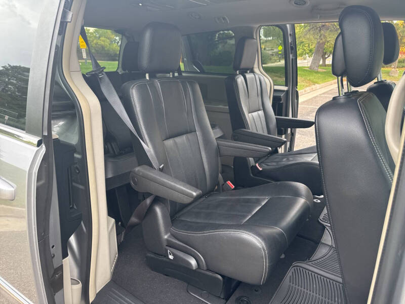 2015 Chrysler Town and Country Touring