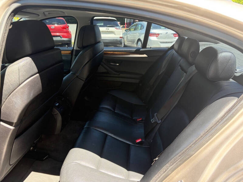 2011 BMW 5 Series 528i