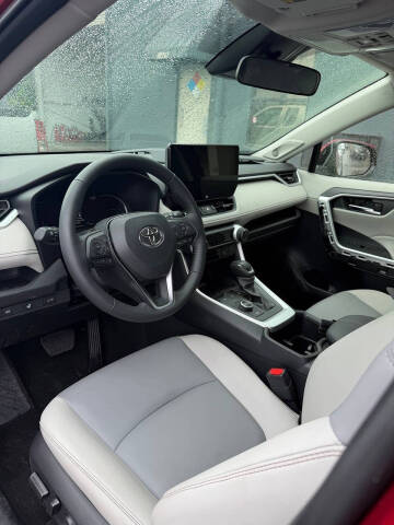 2025 Toyota RAV4 Hybrid XLE Premium