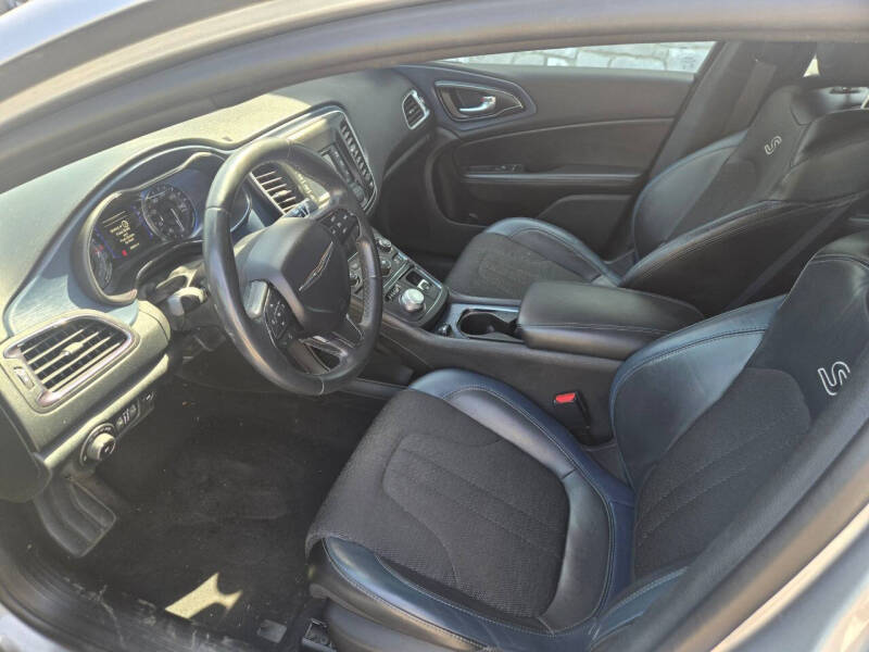 2016 Chrysler 200 S