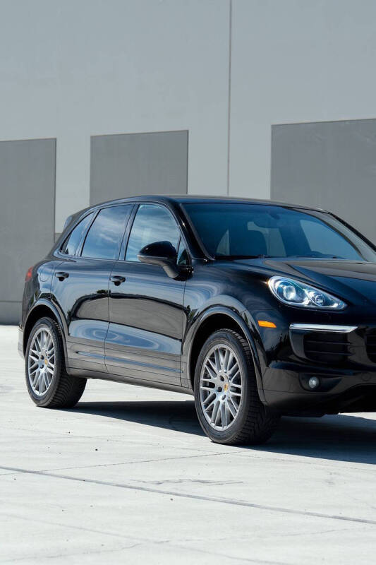2017 Porsche Cayenne Platinum Edition