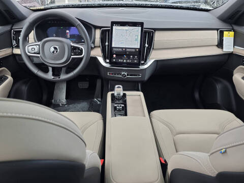 2025 Volvo XC90 B6 Core Bright Theme