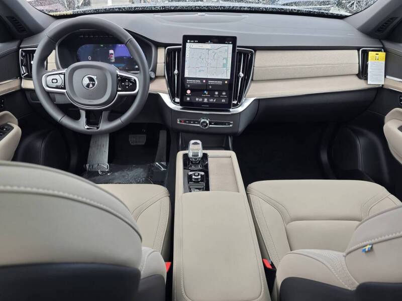 2025 Volvo XC90 B6 Core Bright Theme