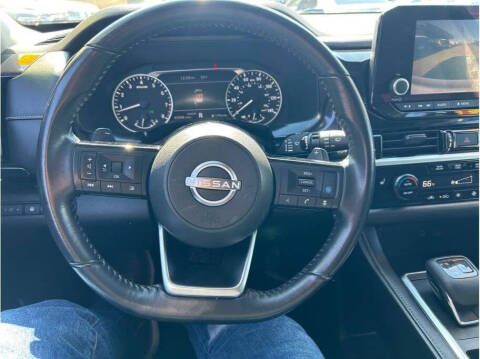 2022 Nissan Pathfinder SV