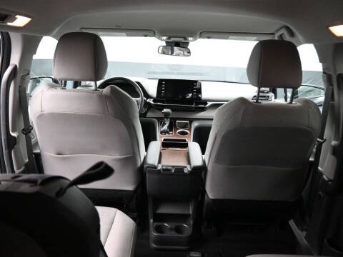 2022 Toyota Sienna LE 8-Passenger