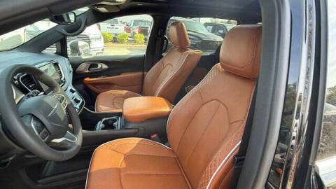 2025 Chrysler Pacifica Plug-In Hybrid Pinnacle