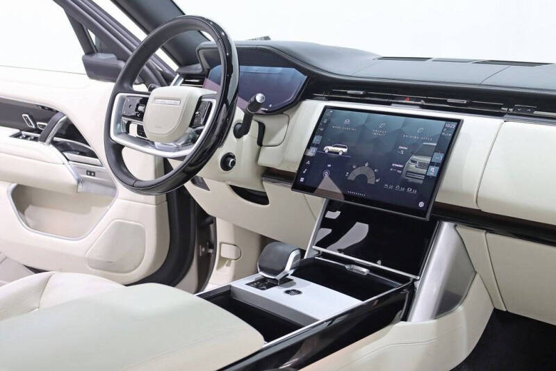 2025 Land Rover Range Rover P530 SE