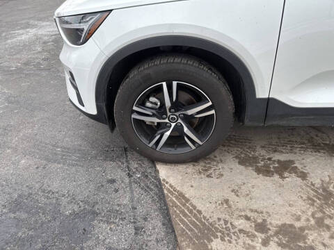 2025 Volvo XC40 B5 Core Bright Theme