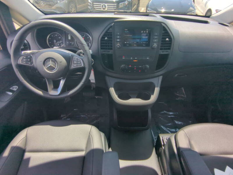 2023 Mercedes-Benz Metris Passenger