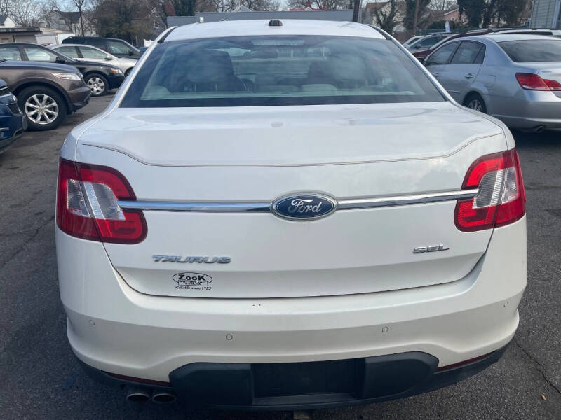 2011 Ford Taurus SEL