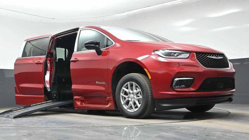 2026 Chrysler Pacifica Select
