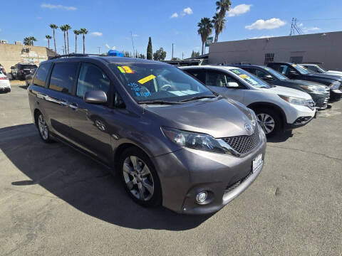 2013 Toyota Sienna SE 8-Passenger
