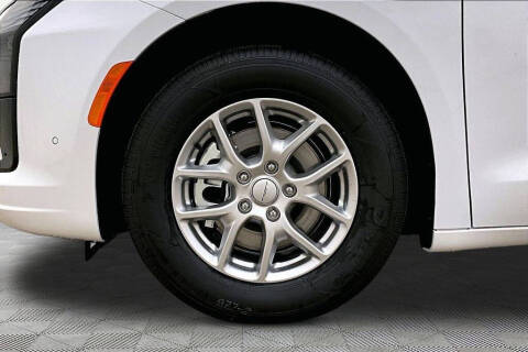 2027 Chrysler Pacifica Select