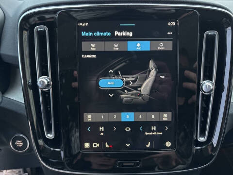 2025 Volvo XC40 B5 Plus Dark Theme