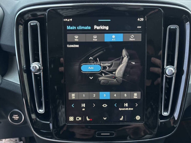 2025 Volvo XC40 B5 Plus Dark Theme