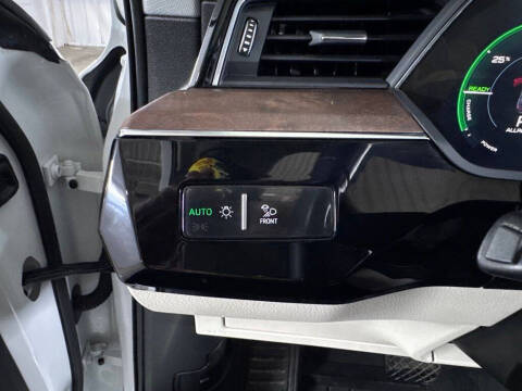 2019 Audi e-tron quattro Premium Plus