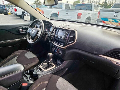 2016 Jeep Cherokee Sport