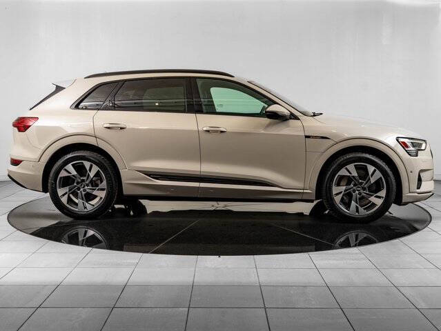 2022 Audi e-tron quattro Premium