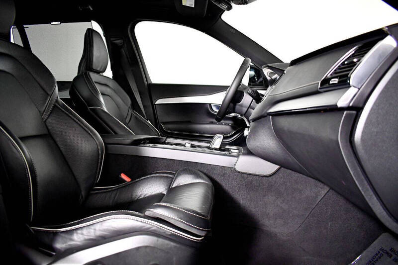 2022 Volvo XC90 Recharge T8 R-Design