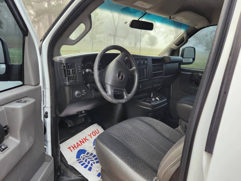 2018 GMC Savana Cargo Work Van photo 19