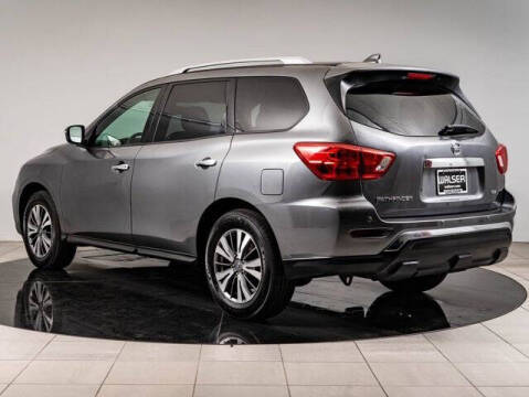 2020 Nissan Pathfinder SV