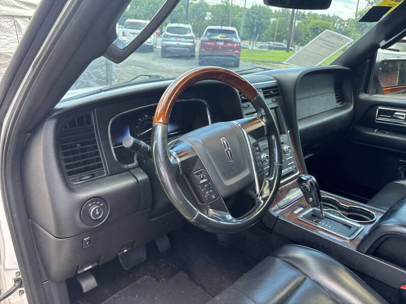 2017 Lincoln Navigator Select