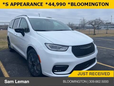 2024 Chrysler Pacifica for sale at Sam Leman CDJR Bloomington in Bloomington IL
