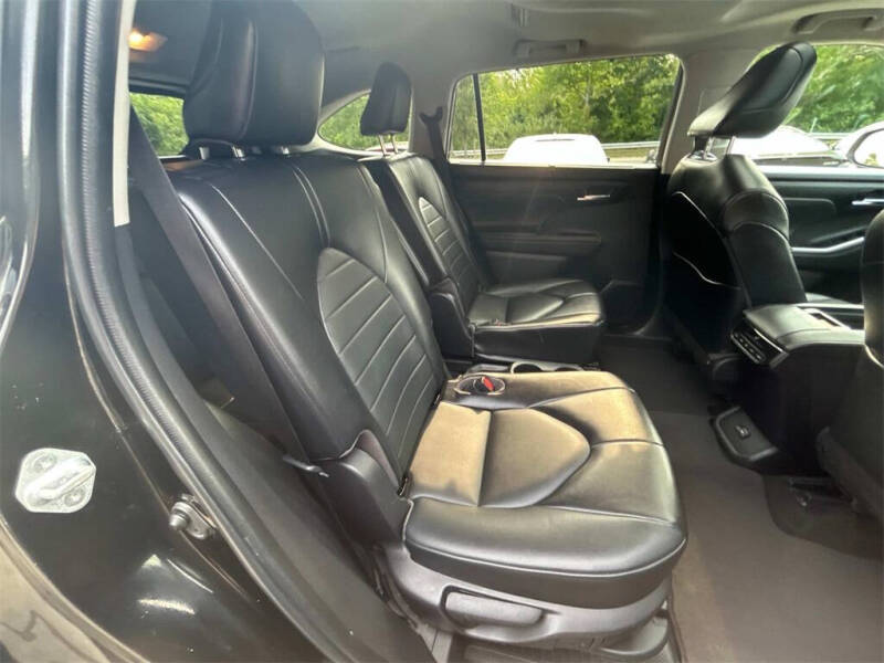 2022 Toyota Highlander Hybrid XLE