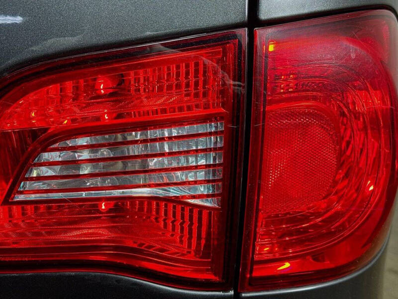 2011 Volkswagen Routan SEL Premium