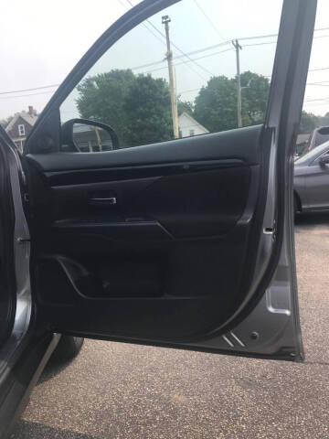 2020 Mitsubishi Outlander ES
