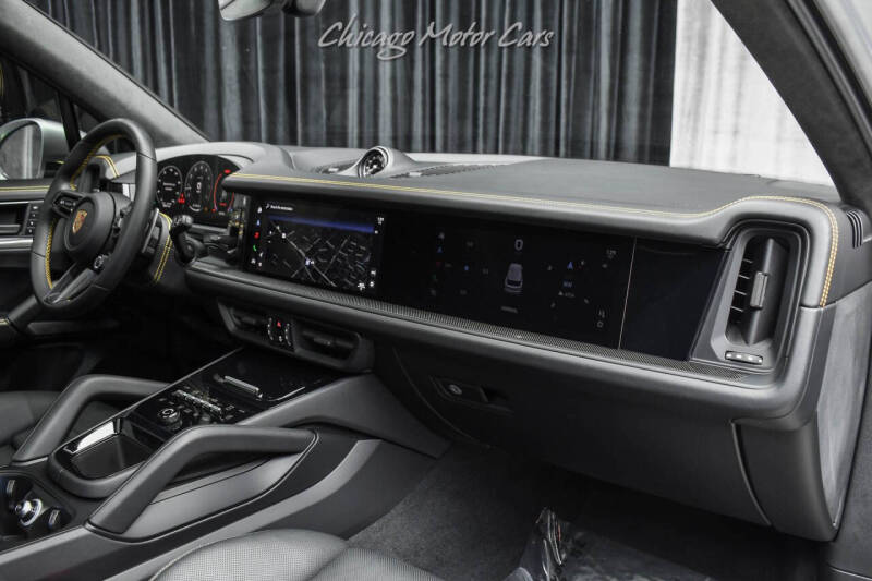 2025 Porsche Cayenne GTS