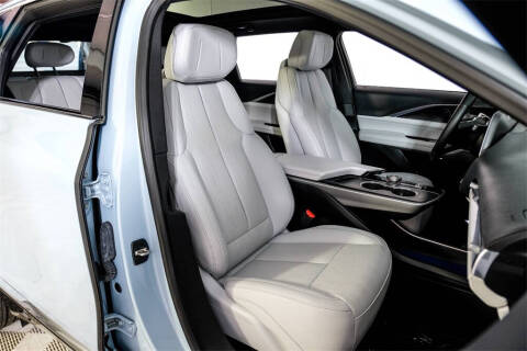 2024 Cadillac LYRIQ Luxury 1