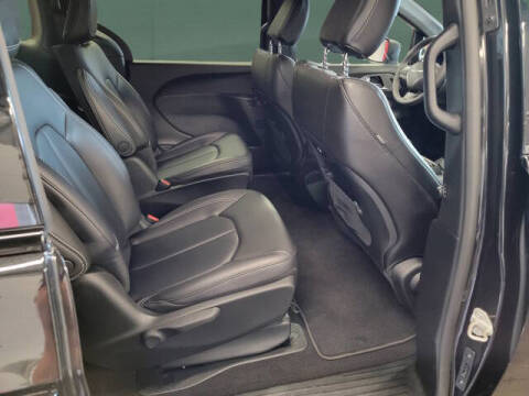 2023 Chrysler Pacifica Plug-In Hybrid Touring L