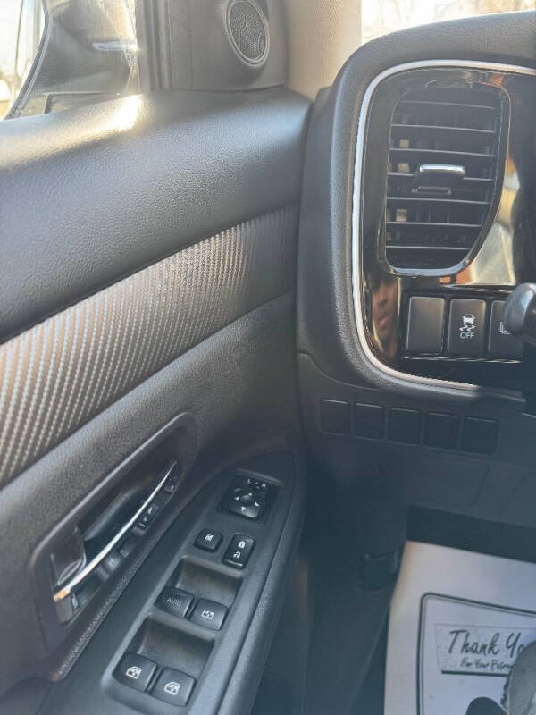 2016 Mitsubishi Outlander SE