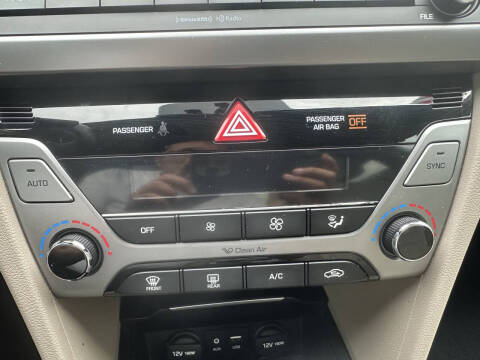 2017 Hyundai Elantra SE