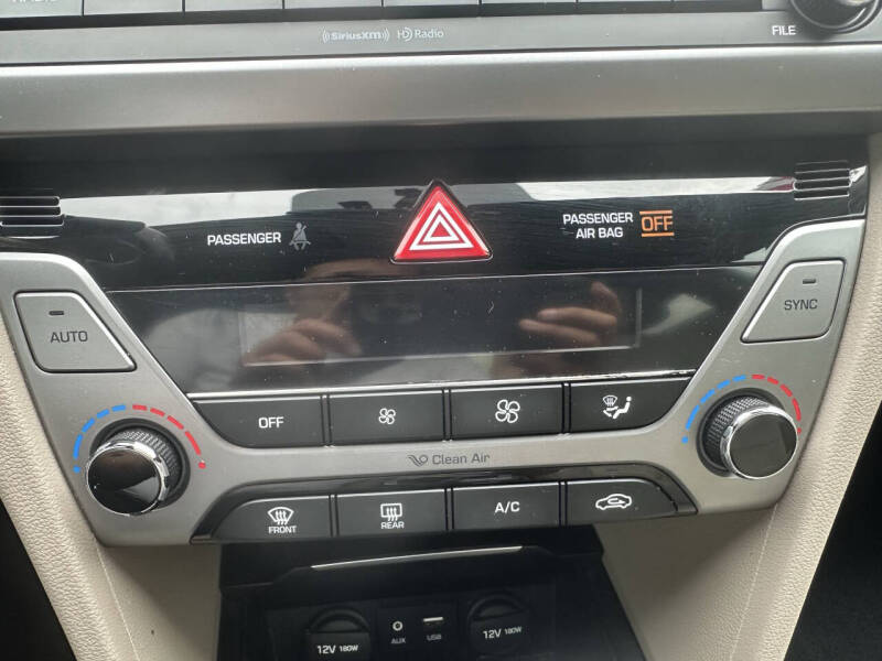 2017 Hyundai Elantra SE