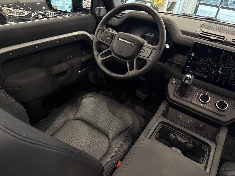 2023 Land Rover Defender 130 X-Dynamic SE