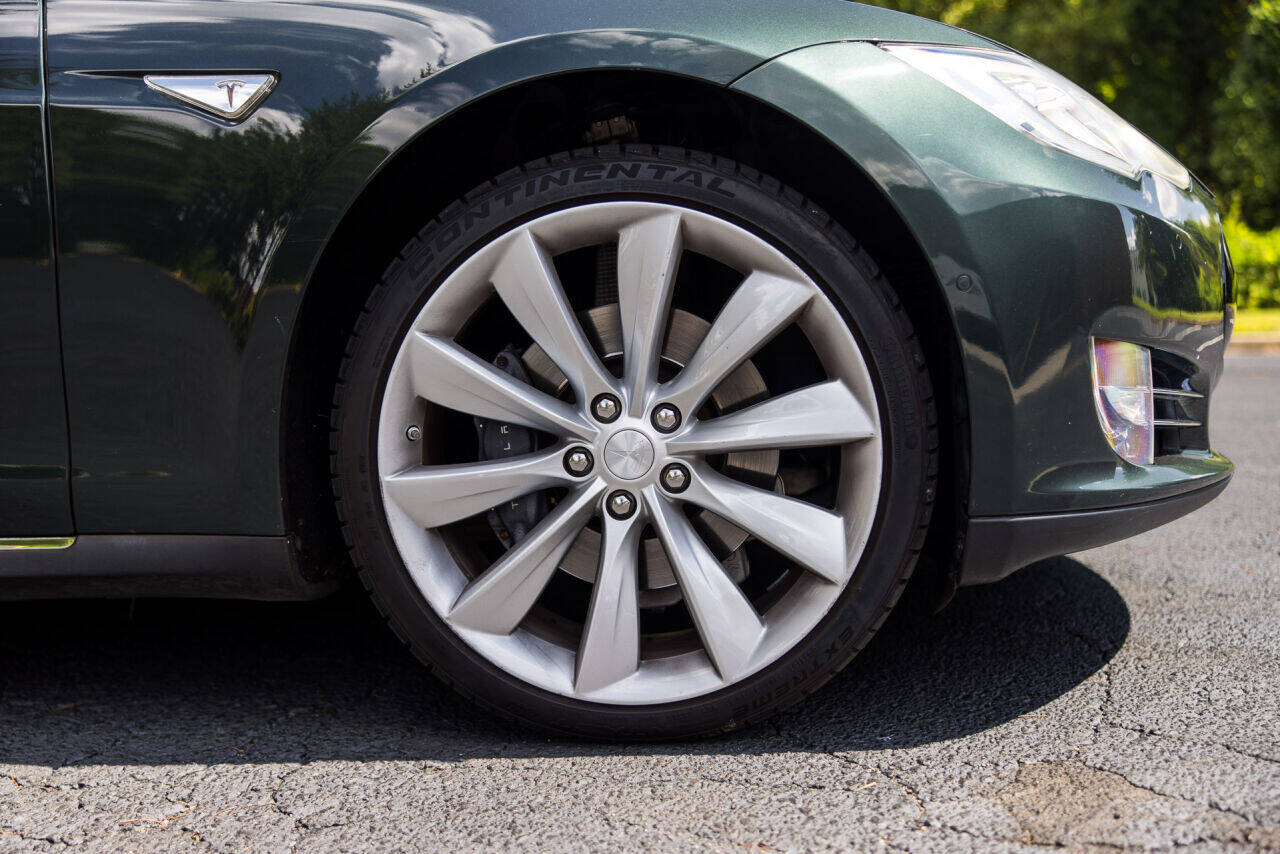 2014 Tesla Model S 29
