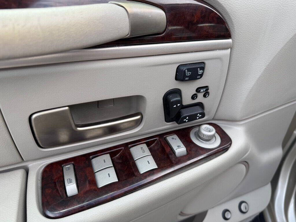 2010 Lincoln Town Car 17