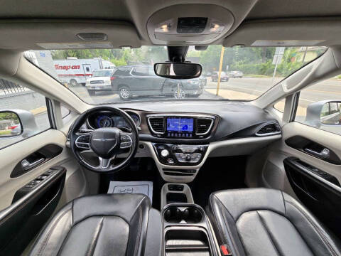2017 Chrysler Pacifica Touring-L