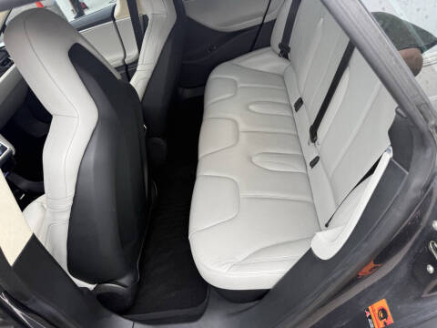 2015 Tesla Model S 70D
