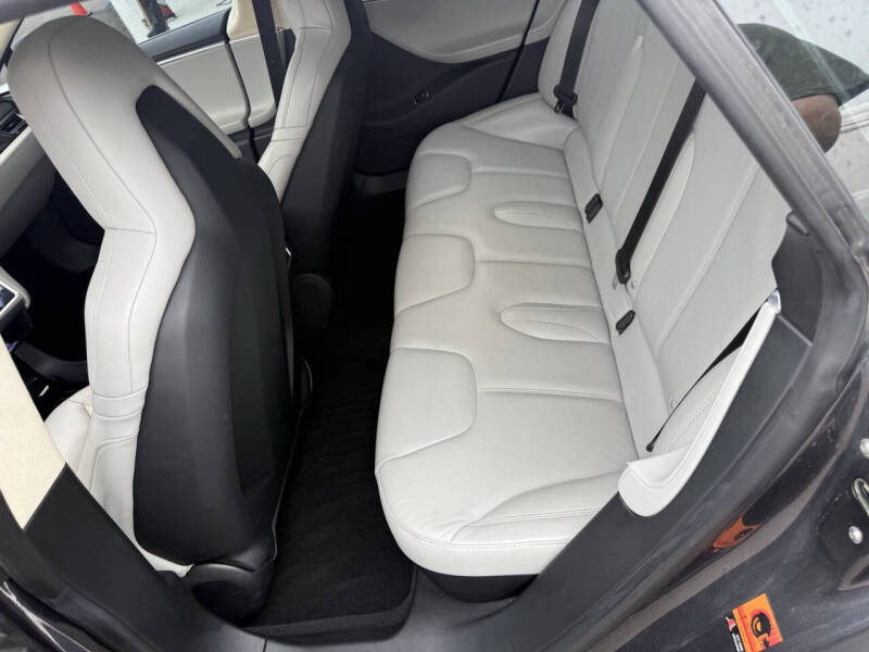 2015 Tesla Model S 70D
