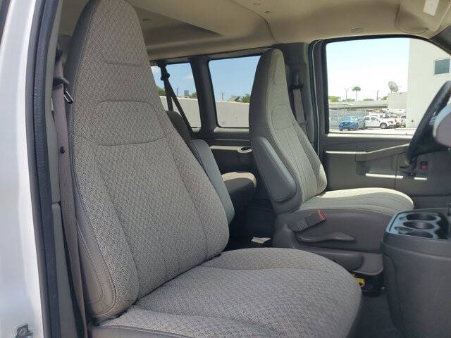 2025 Chevrolet Express LT 3500