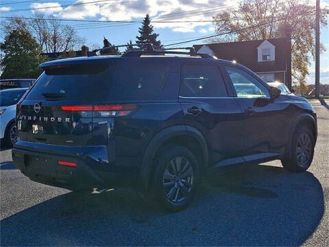 2025 Nissan Pathfinder SV